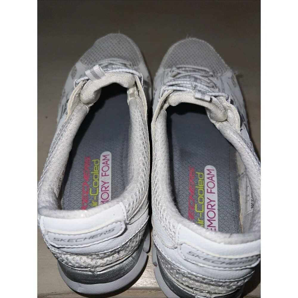 Skechers Womens Size 6 Slip on Sneakers SN 22603